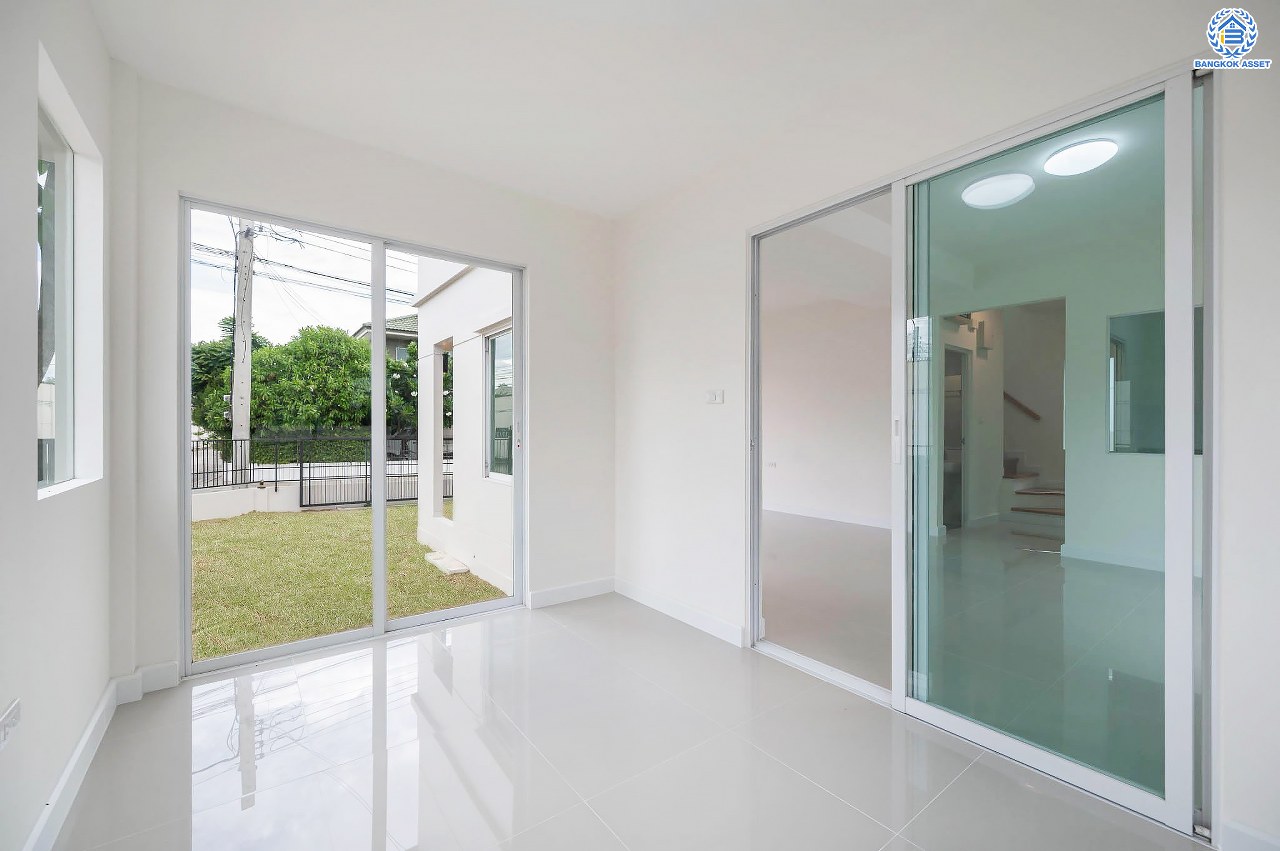 บ้านมือสองตกแต่งใหม่ โครงการ พฤกษ์ลดา2 บางใหญ่ เนื้อที่ 55 ตร.ว. ฟังก์ชัน 4 ห้องนอน 2 ห้องน้ำ 1 ที่จอดรถ บนทำเลดี เชื่อมต่อหลายเส้นทาง ใกล้รถไฟฟ้าสายสีม่วง "สถานีคลองบางไผ่" จุดขึ้นทางด่วน "กาญจนาภิเษก" และห้างสรรพสินค้าเซ็นทรัลเวสต์เกต